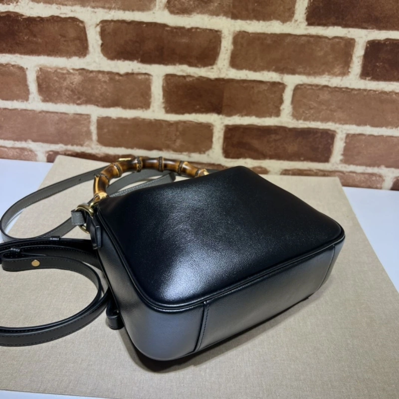 Gvc*1 top handle bags 4036c-0266