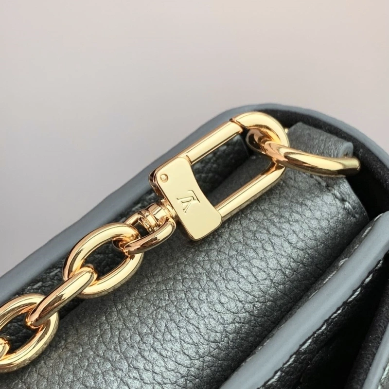 LV Wallets 4048A-0067