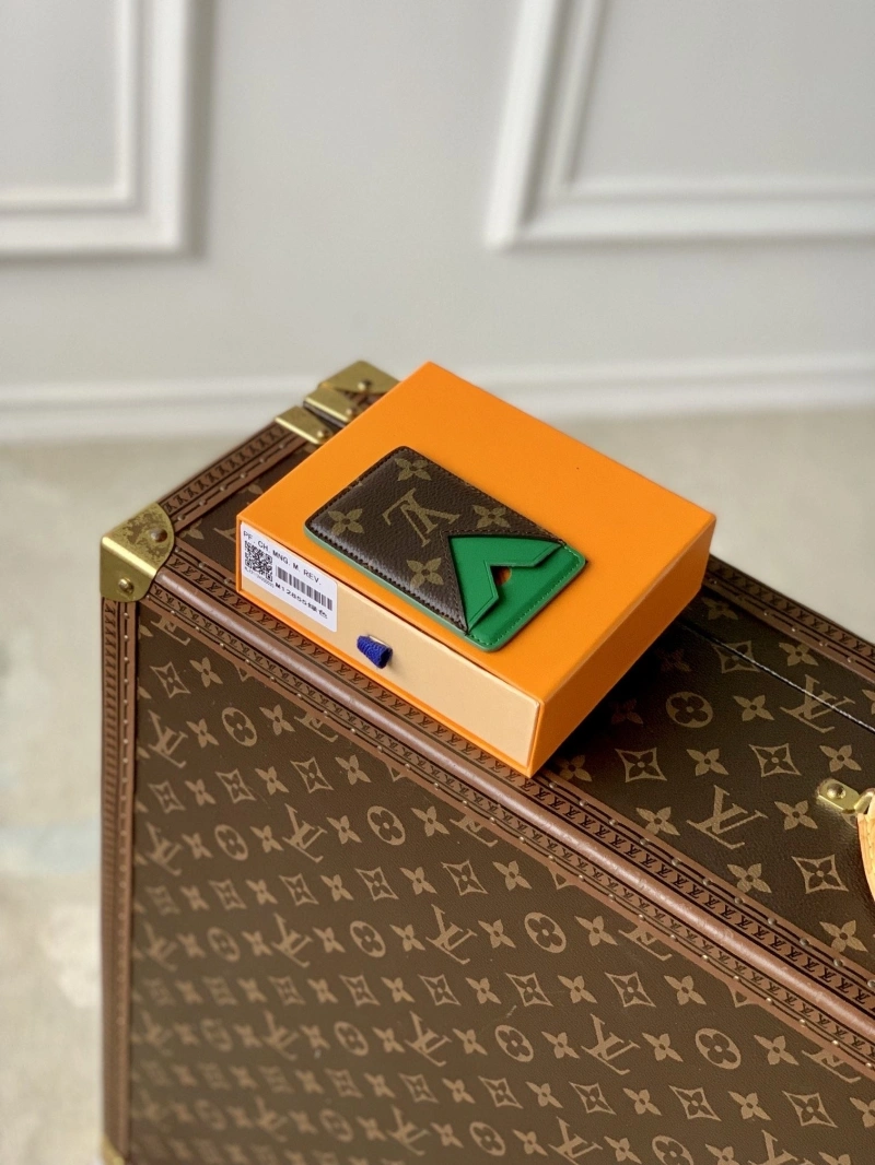 LV Wallets 4048A-0071