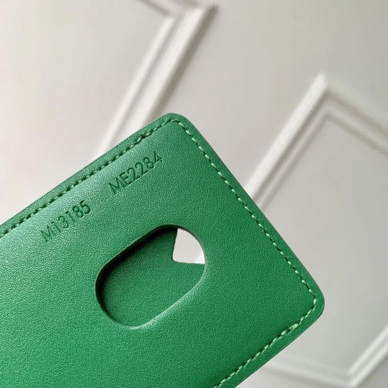LV Wallets 4048A-0071