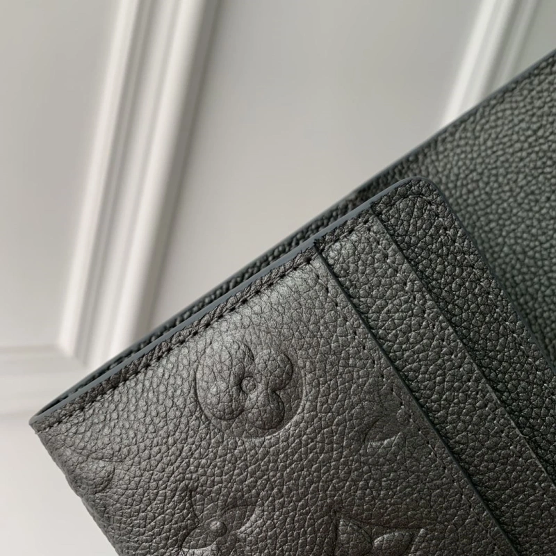LV Wallets 4048A-0101