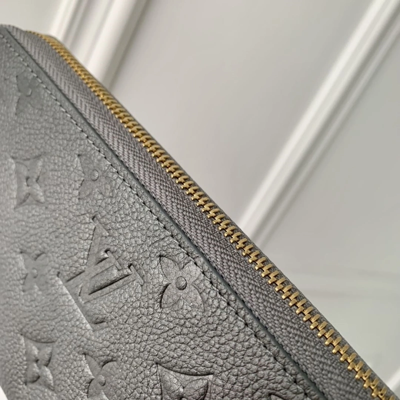 LV Wallets 4048A-0102