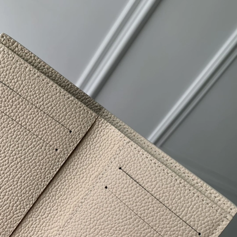 LV Wallets 4048A-0105