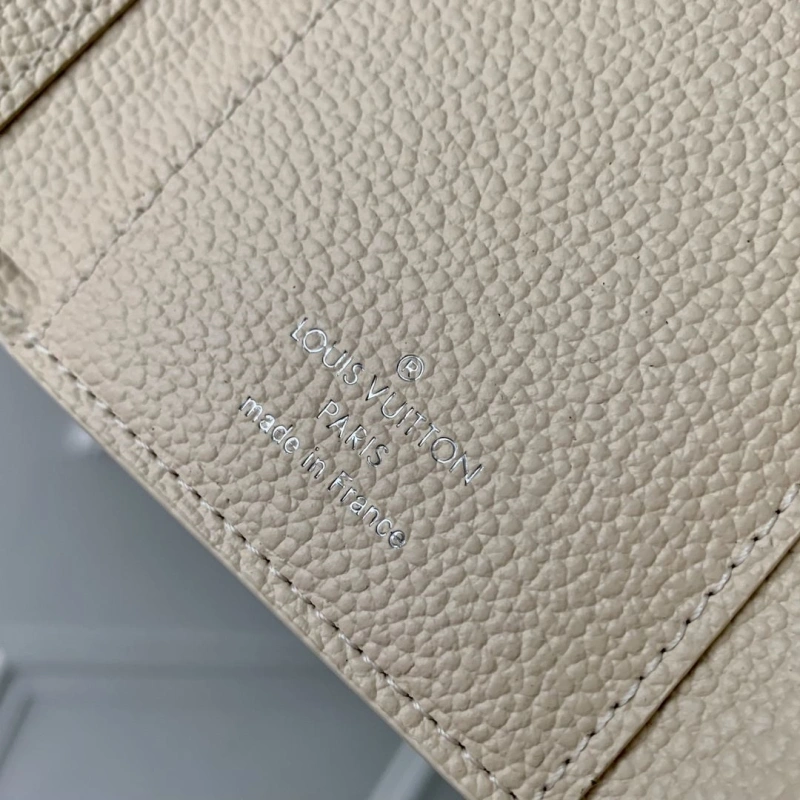LV Wallets 4048A-0106