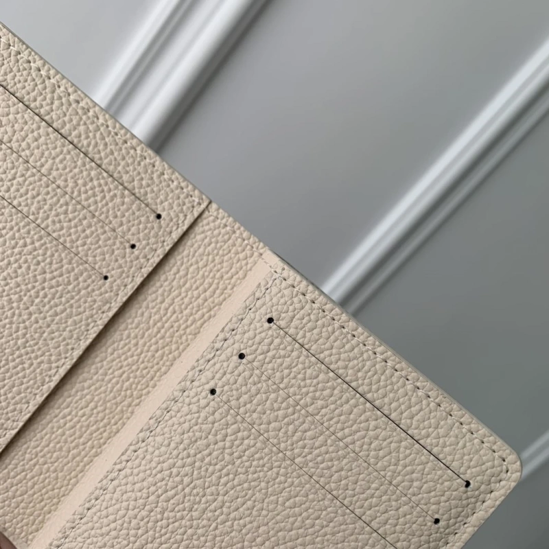 LV Wallets 4048A-0107