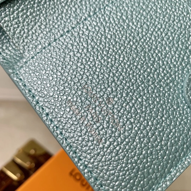 LV Wallets 4048A-0133