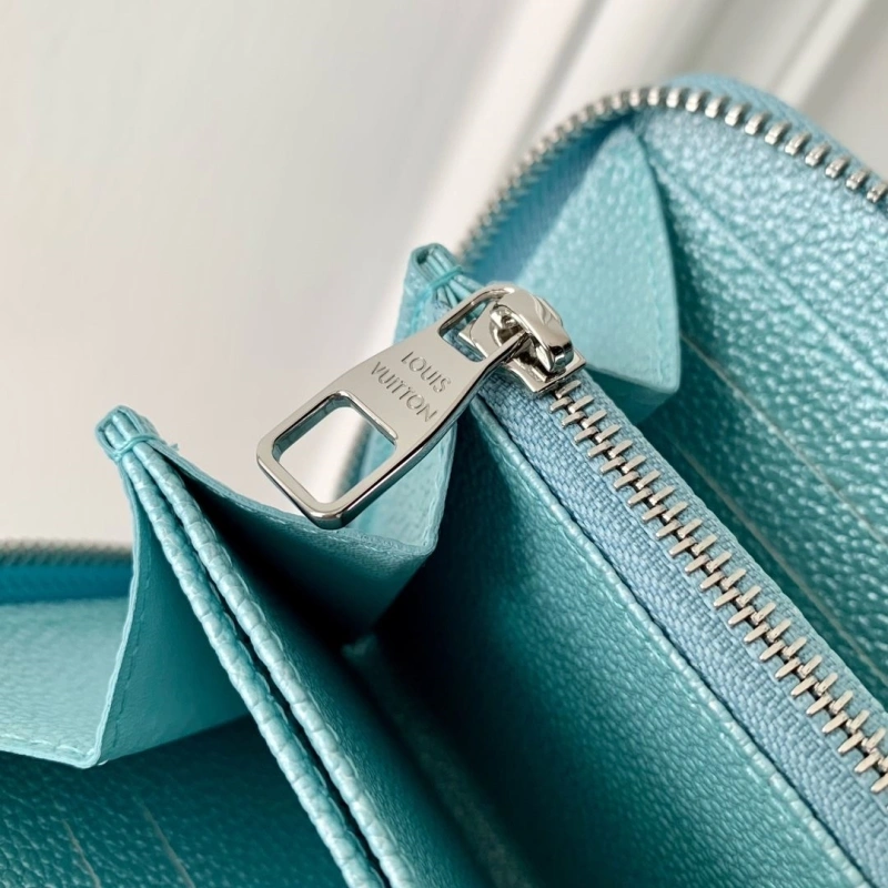 LV Wallets 4048A-0137