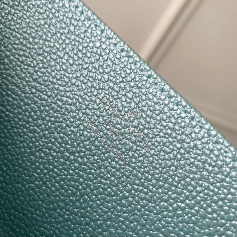 LV Wallets 4048A-0137