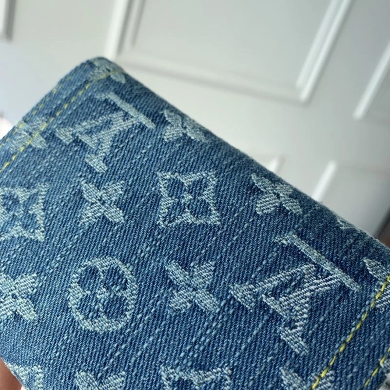 LV Wallets 4048F-0102