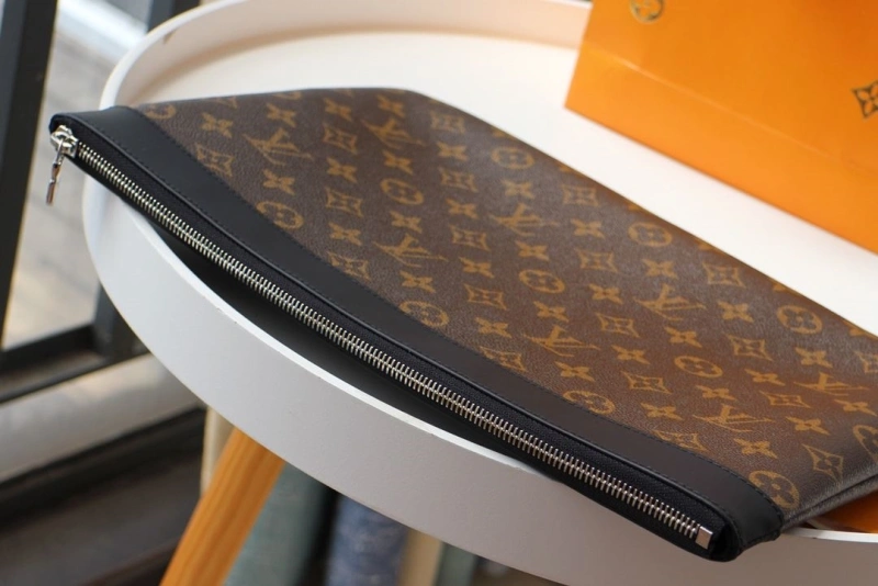 LV Wallets 4178A-0001