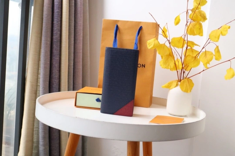 LV Wallets 4178A-0024