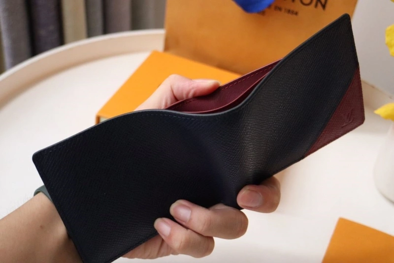 LV Wallets 4178A-0027