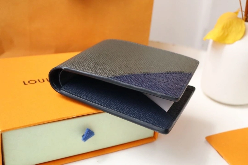 LV Wallets 4178A-0029