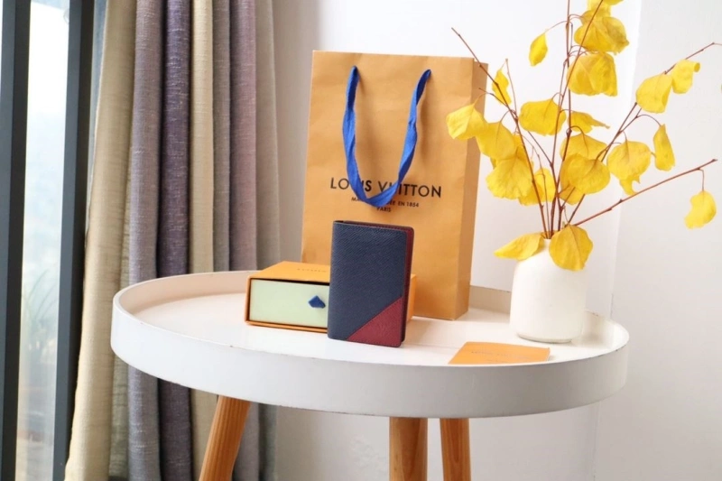 LV Wallets 4178A-0031