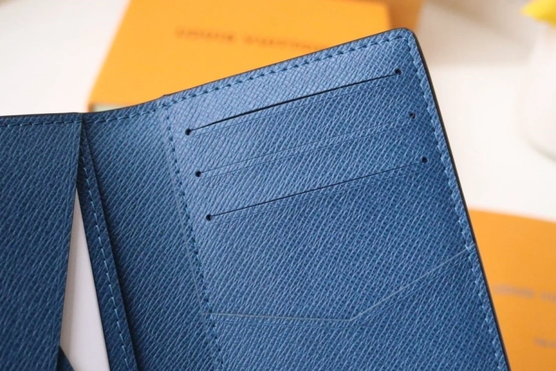 LV Wallets 4178A-0032