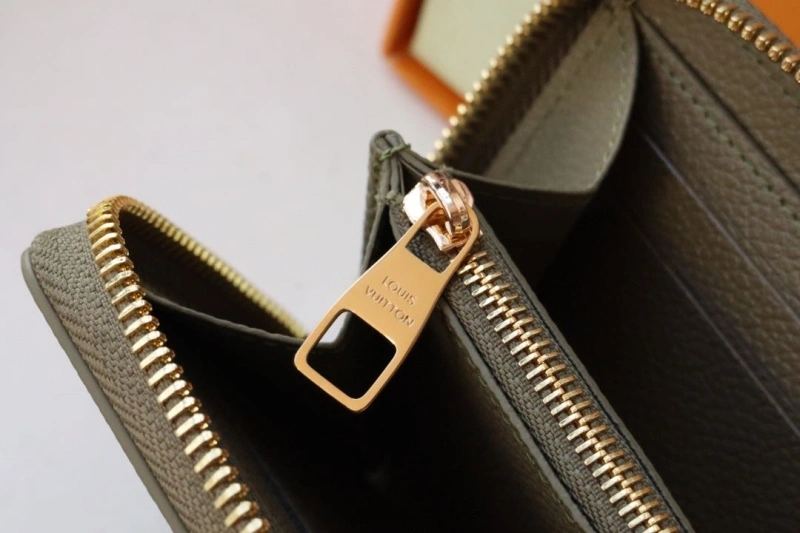 LV Wallets 4178A-0045