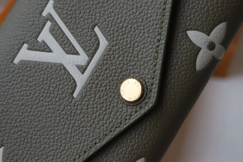 LV Wallets 4178A-0046