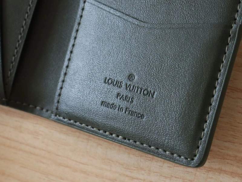 LV Wallets 4178A-0079