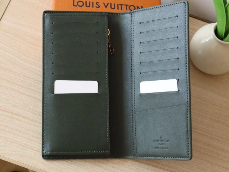 LV Wallets 4178A-0082