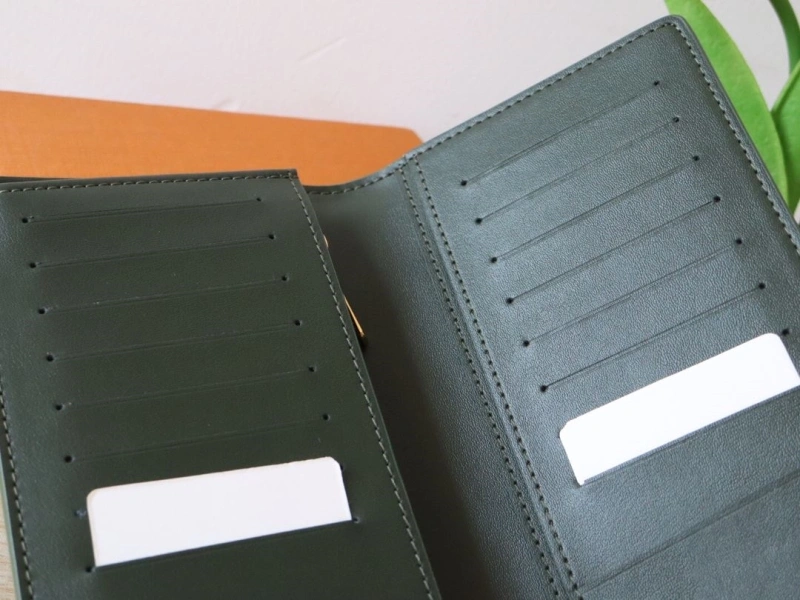 LV Wallets 4178A-0082