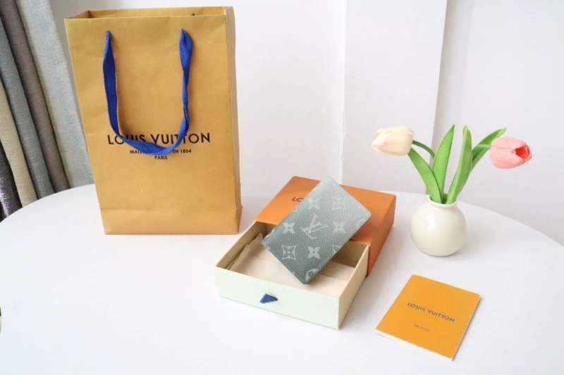 LV Wallets 4178A-0096