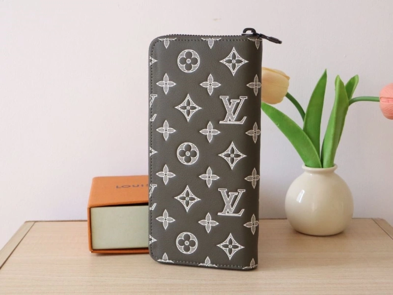 LV Wallets 4178A-0102