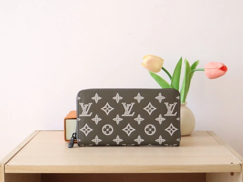 LV Wallets 4178A-0103