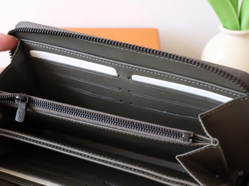 LV Wallets 4178A-0103