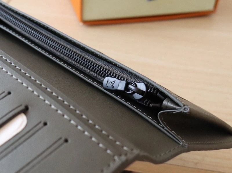 LV Wallets 4178A-0104