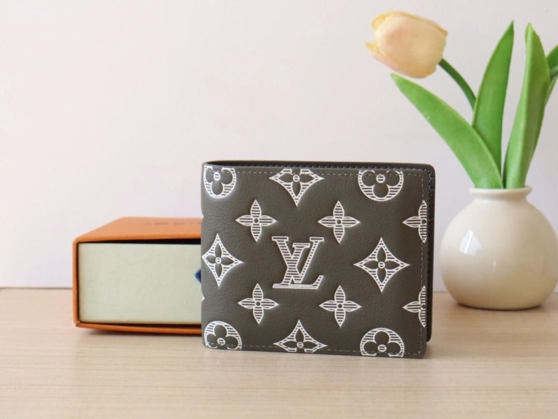 LV Wallets 4178A-0105