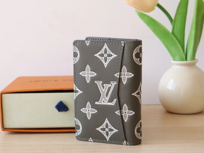LV Wallets 4178A-0106