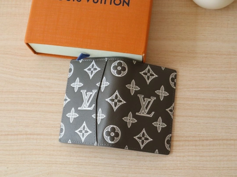 LV Wallets 4178A-0106