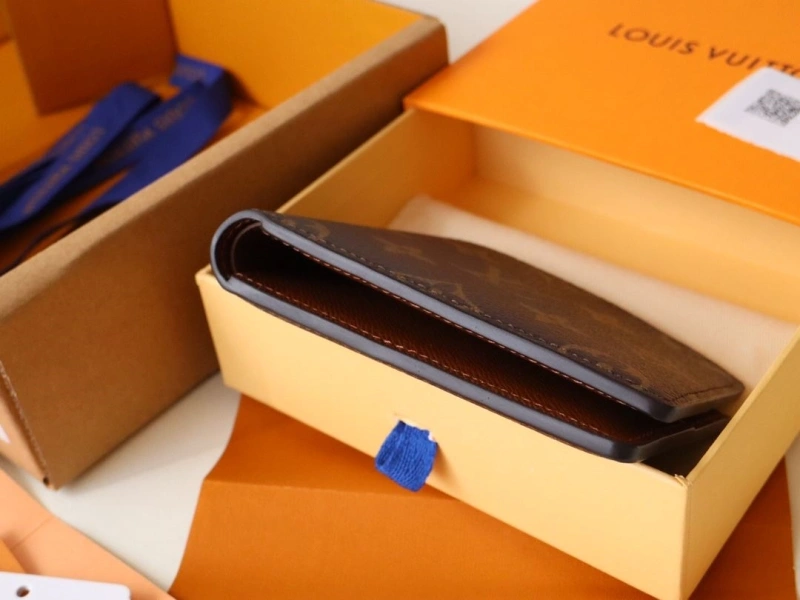 LV Wallets 4178A-0126