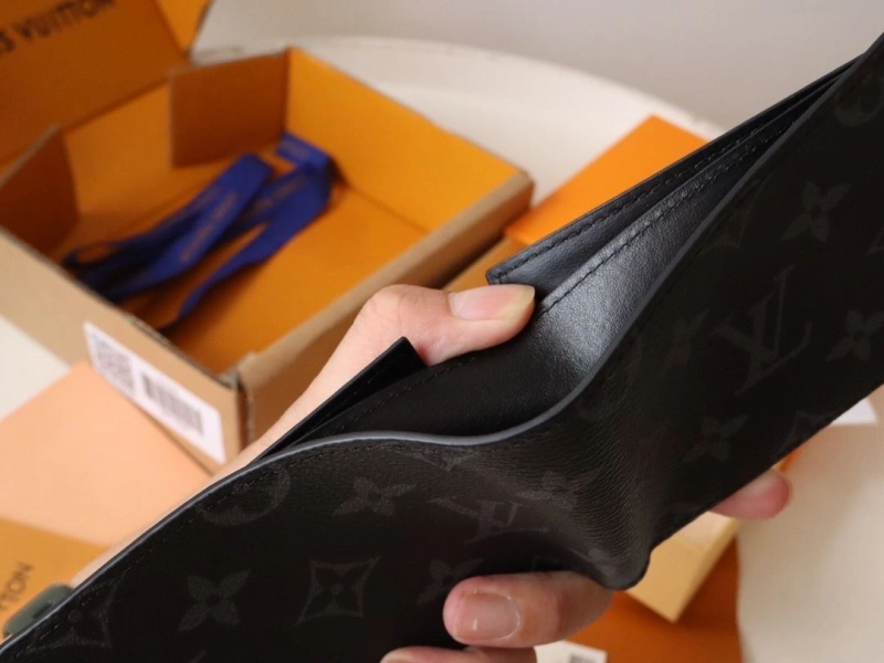 LV Wallets 4178A-0128