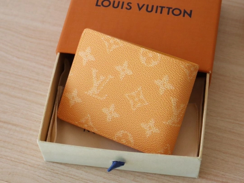 LV Wallets 4178A-0139
