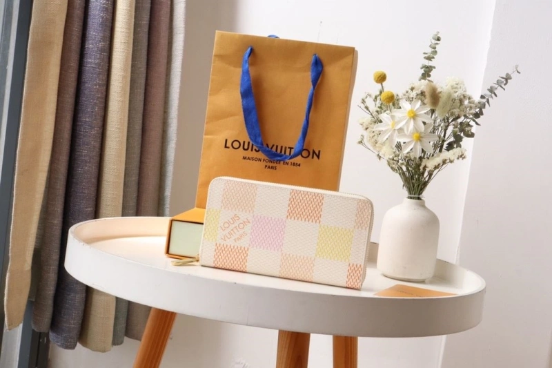 LV Wallets 4178A-0156