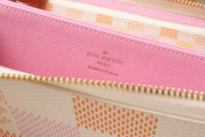 LV Wallets 4178A-0156