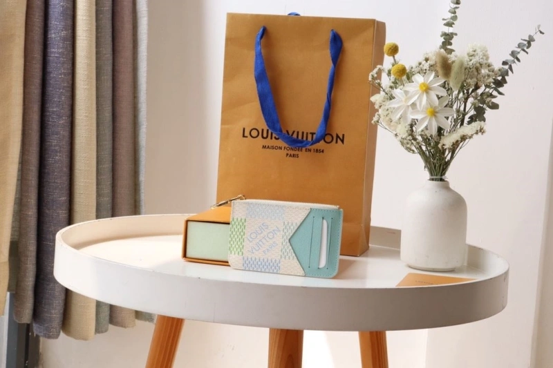 LV Wallets 4178A-0160
