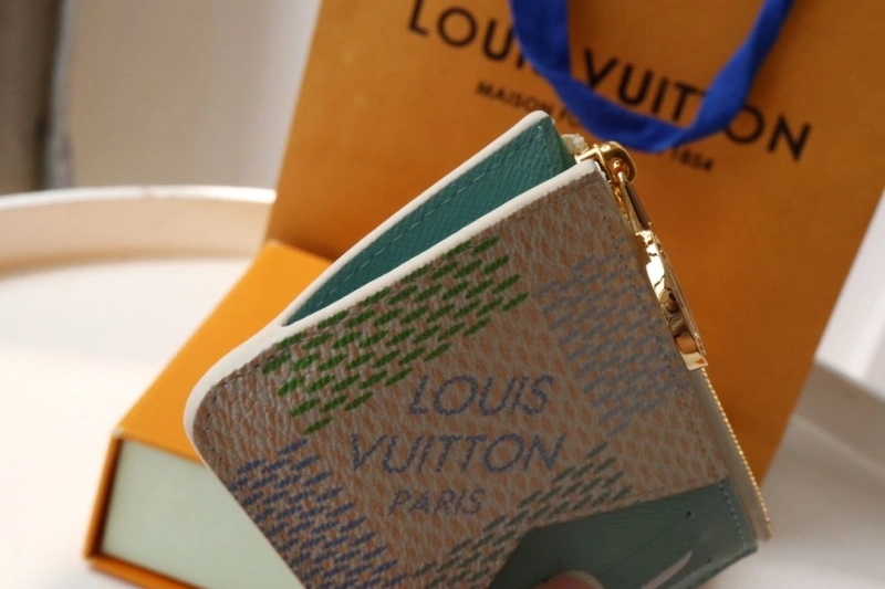 LV Wallets 4178A-0160