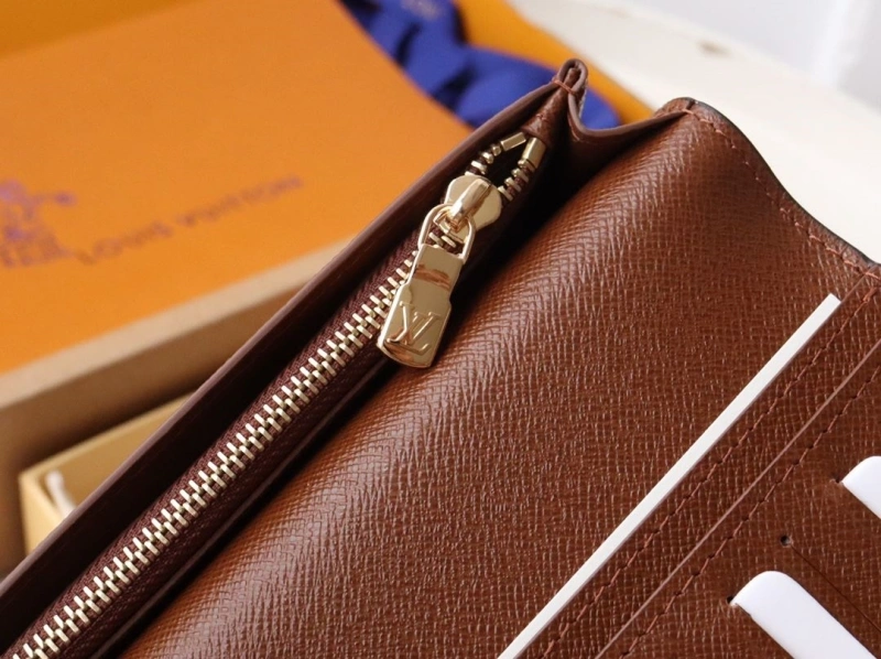 LV Wallets 4178A-0163