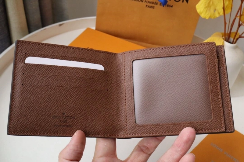 LV Wallets 4178A-0168