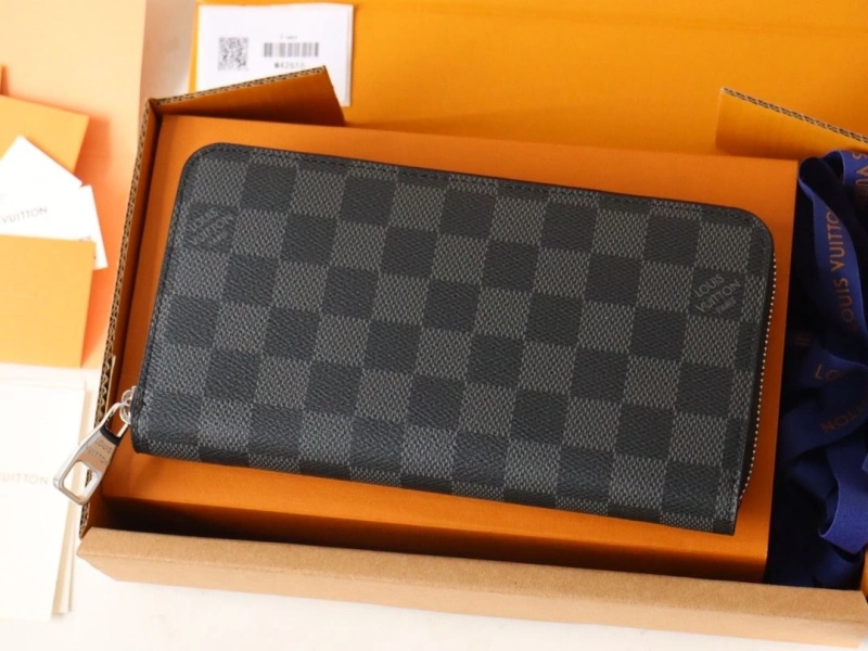 LV Wallets 4178A-0185