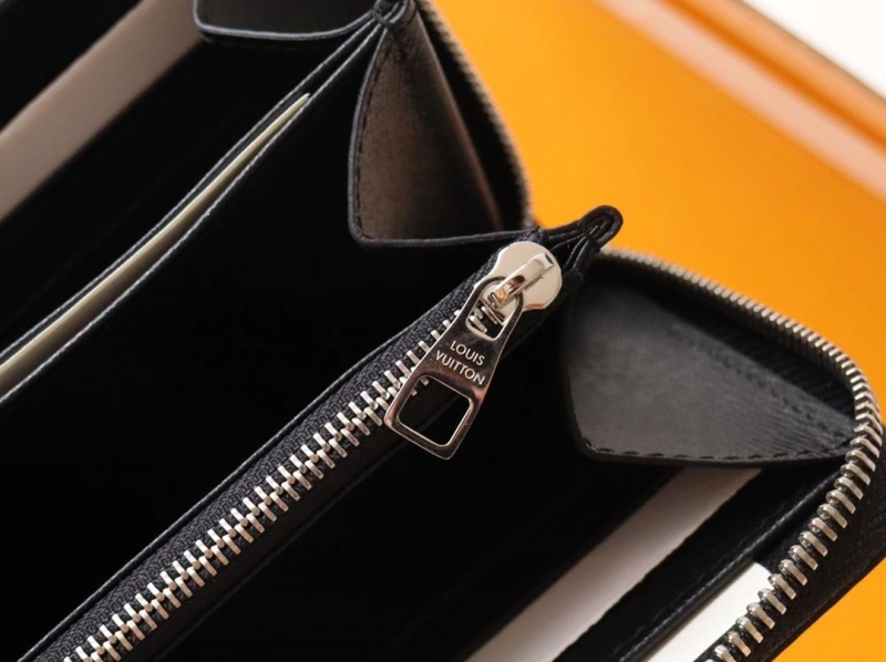 LV Wallets 4178A-0186
