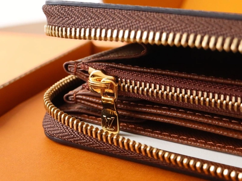 LV Wallets 4178A-0187