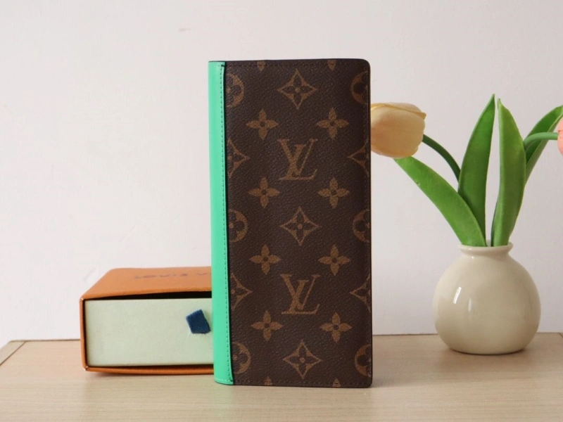 LV Wallets 4178A-0193