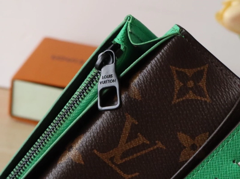 LV Wallets 4178A-0193