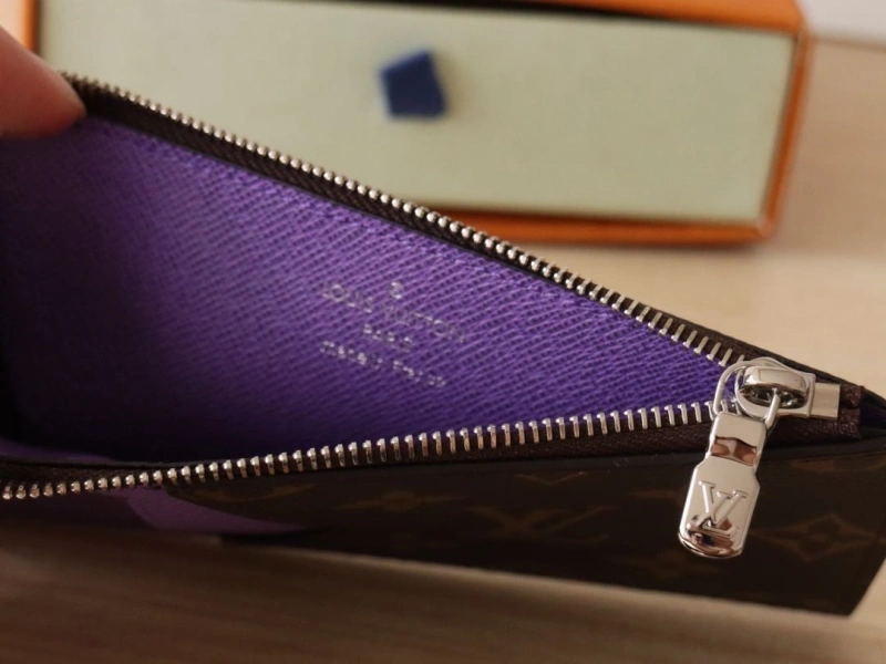 LV Wallets 4178A-0195