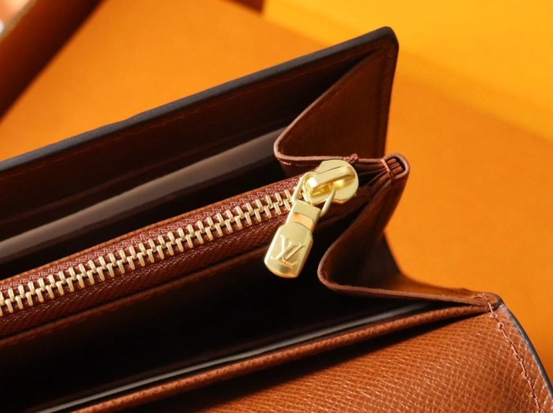 LV Wallets 4178A-0218