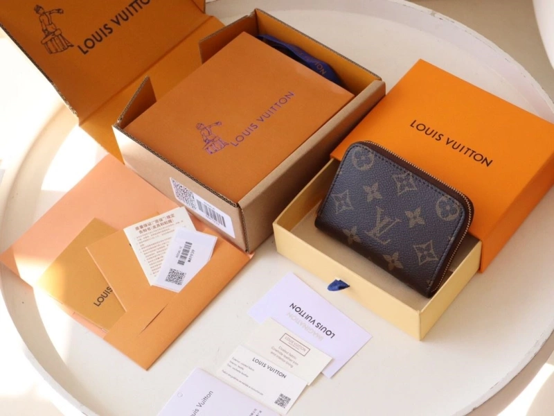 LV Wallets 4178A-0219