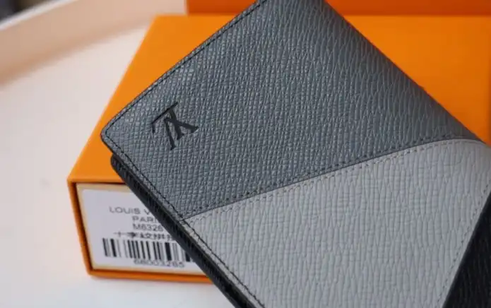 LV Wallets 4178F-0082